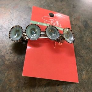 Brand new! Beach shells hair clip 🐚🏝